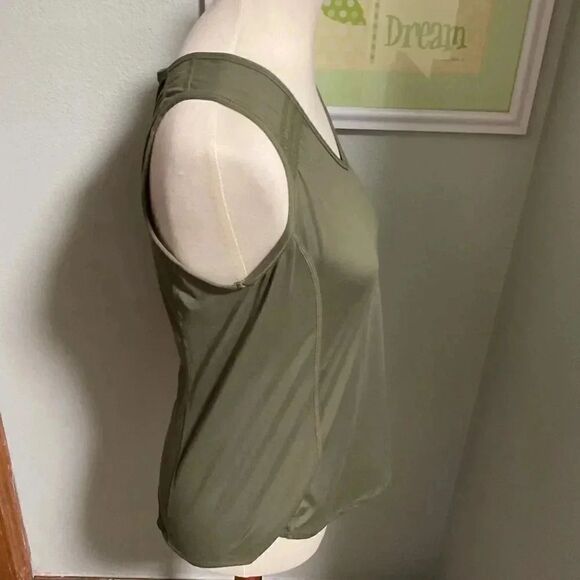 EUC Adventura Sleeveless Olive Workout Tank. Cutout Back Size M #129 - Picture 5 of 6